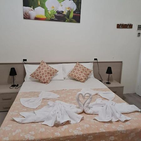 Hotel Bologna Римини Экстерьер фото