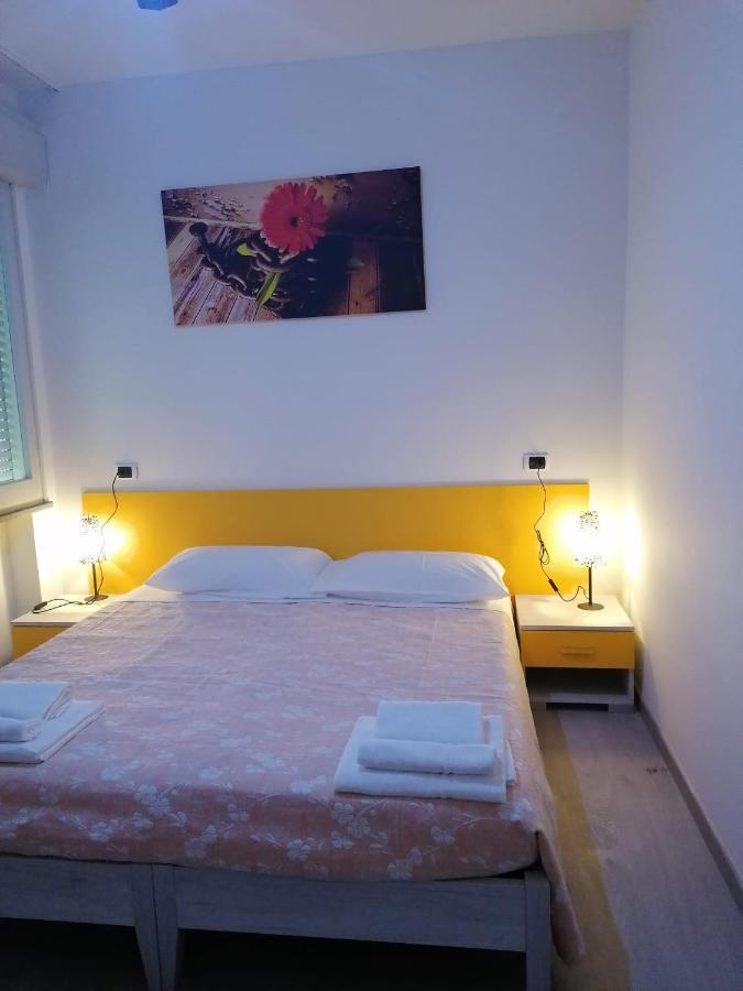 Hotel Bologna Римини Экстерьер фото