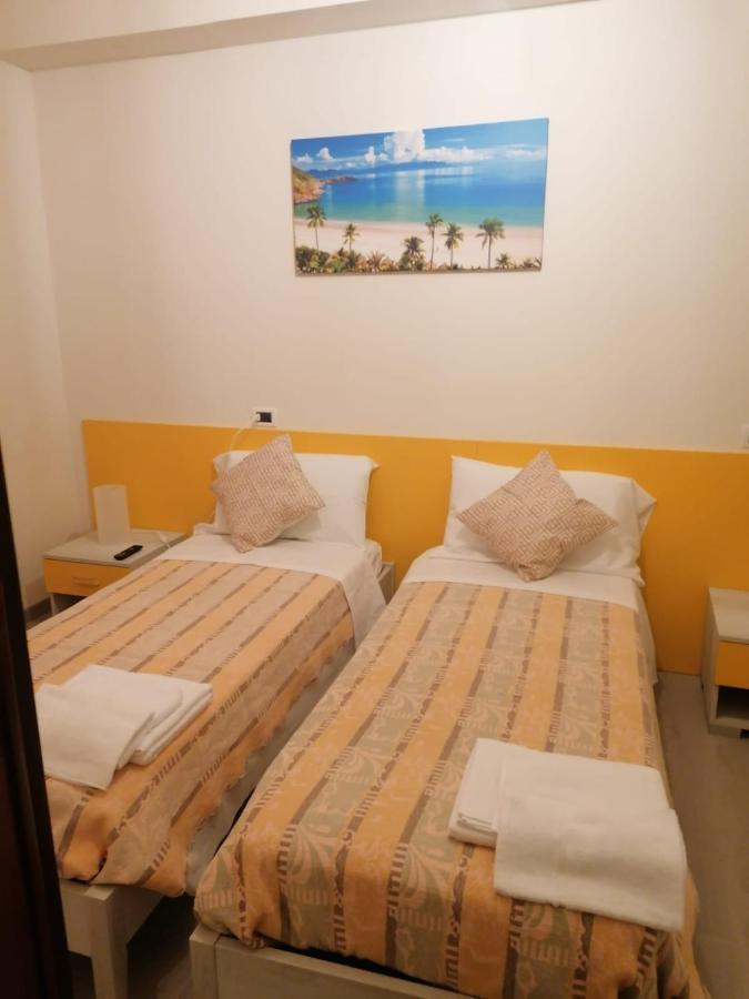 Hotel Bologna Римини Экстерьер фото