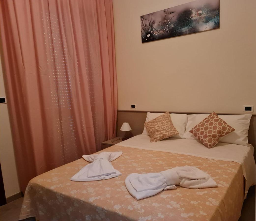 Hotel Bologna Римини Экстерьер фото