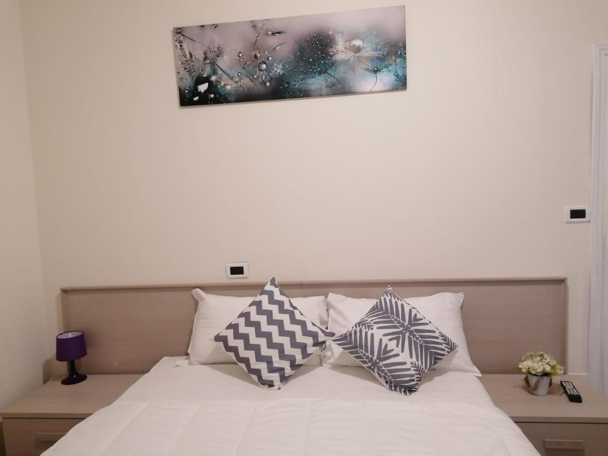 Hotel Bologna Римини Экстерьер фото