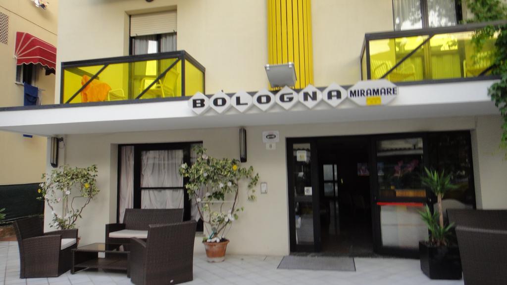 Hotel Bologna Римини Экстерьер фото