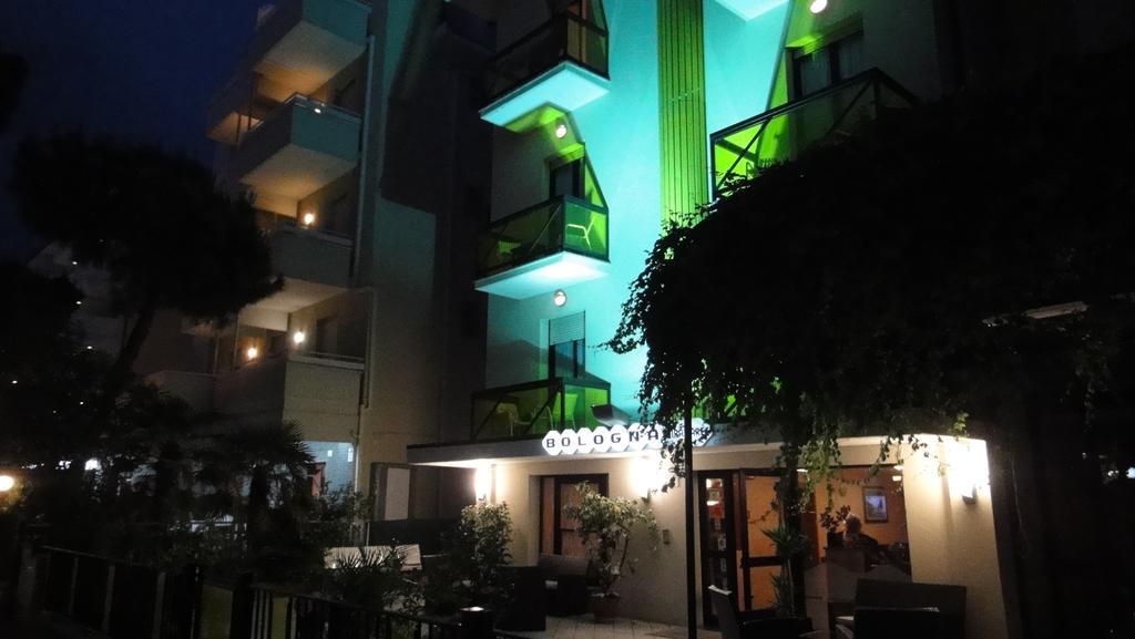 Hotel Bologna Римини Экстерьер фото