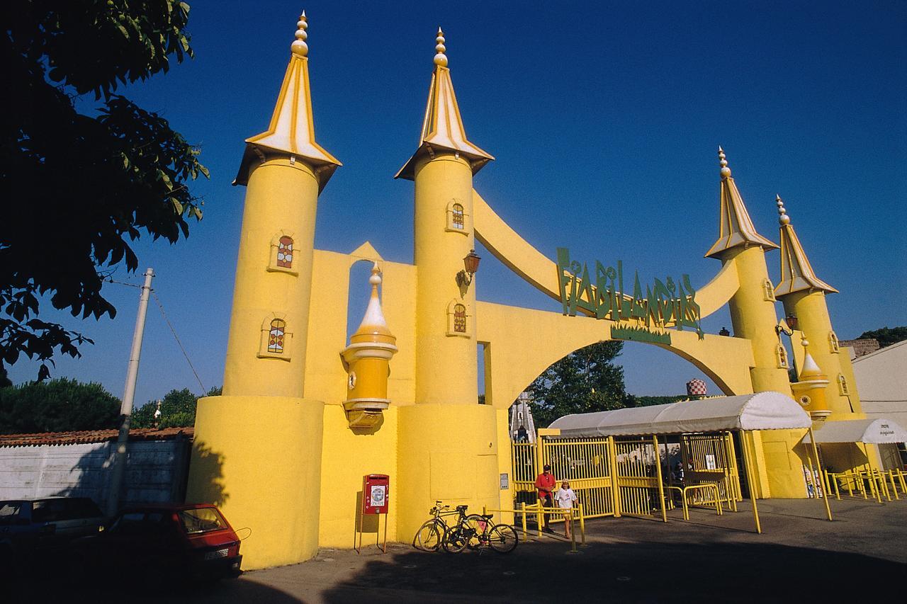 Hotel Bologna Римини Экстерьер фото